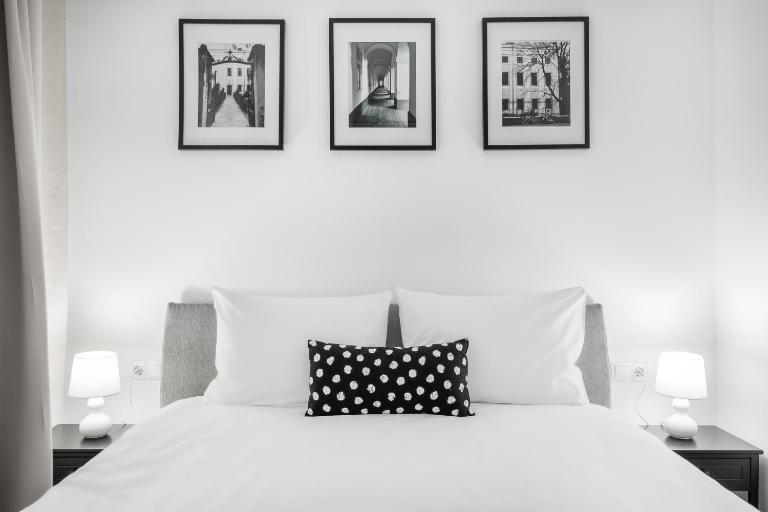 Chic Monochrome Flat - Chambres d'hôtes Oradea