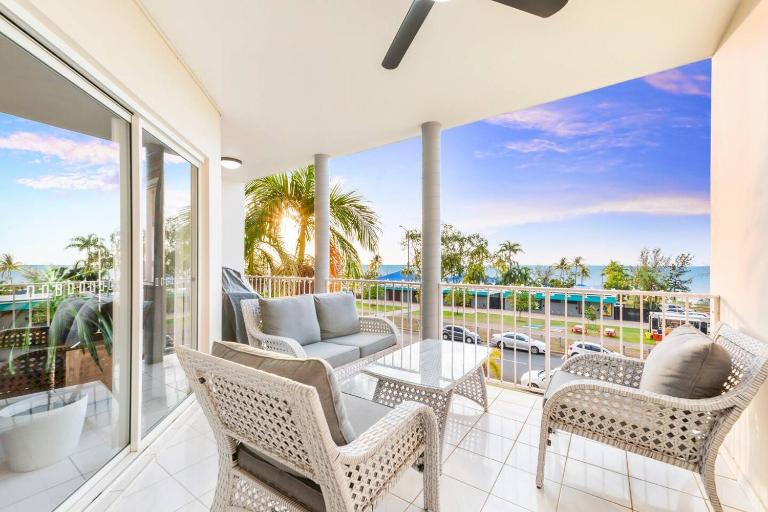 Arafura Abode - Oceanfront Stay with Stunning Views - Ferienwohnung Darwin