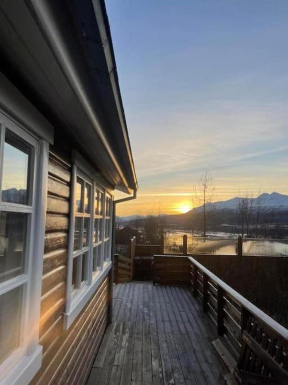 Cozy 2 bedroom cottage with hot tub - Bed and Breakfast Akureyri