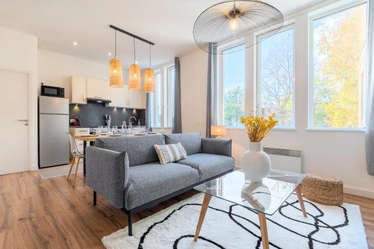 Modern, quiet 3-bedroom apartment with parking - Ferienwohnung Marcq-en-Barœul
