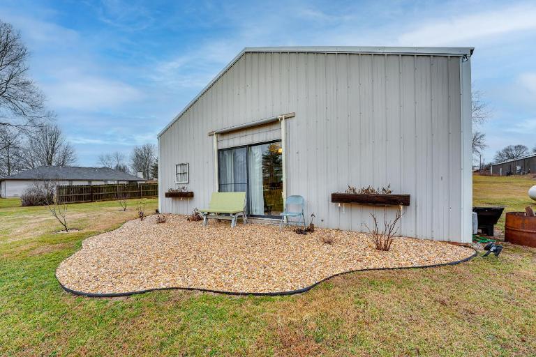 Missouri Couple's Retreat: 'Shouse' w/ Patio, Yard - B&B Nixa