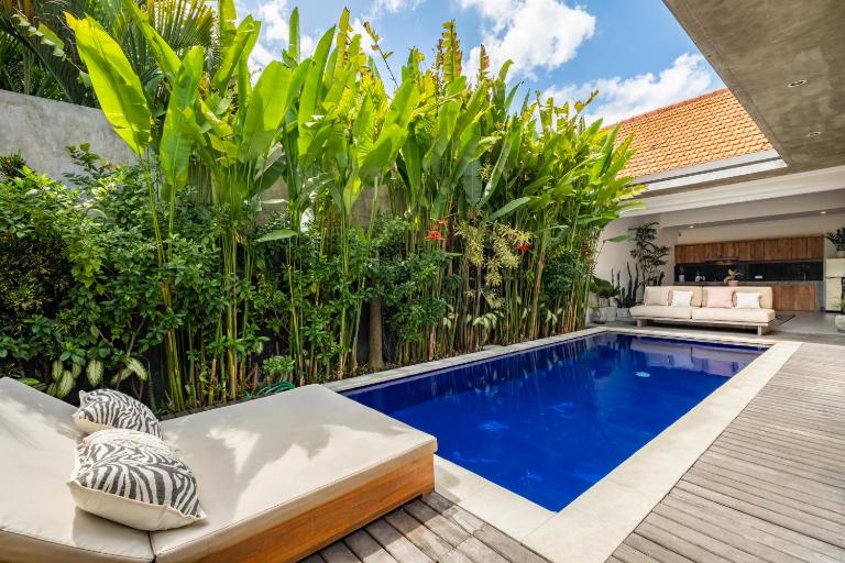 Villa Royal Canggu - 3 minutes to FINNS Beach club! - B&B Canggu