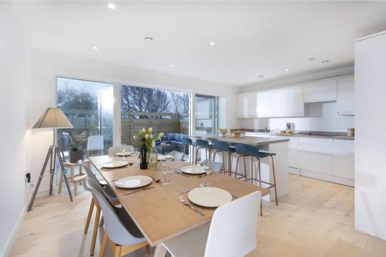 Sunny Eco Home minutes from the beach (Tamsin) - B&B Newquay