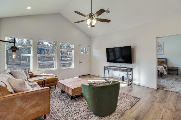 Lakeside Vacation Rental: 4 Mi to Show Low Lake! - B&B Lake of the Woods