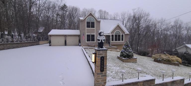 Luxury getaway in woods, Jacuzzi, Hot Tub, Pool - Bed and Breakfast Bushkill