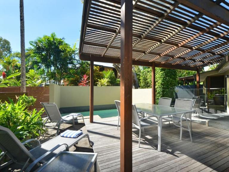 Cassowary Villa 1 - Short Walk to Beach and Town - B&B Port Douglas
