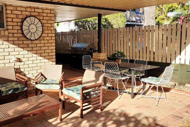 Peaceful Getaway - Stylish, Newly Updated House - B&B Brisbane