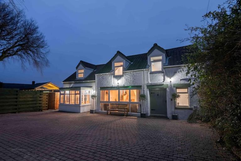 Sundial Cottage, Stunning 3 Bed Cottage with Hottub - Ferienwohnung Skelton