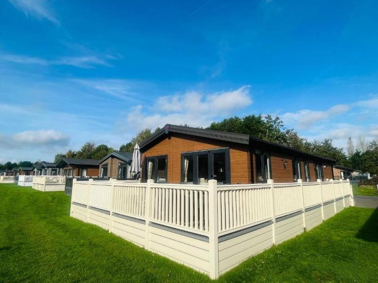 Rosie's Rest With Hot Tub - B&B Barmby on the Moor