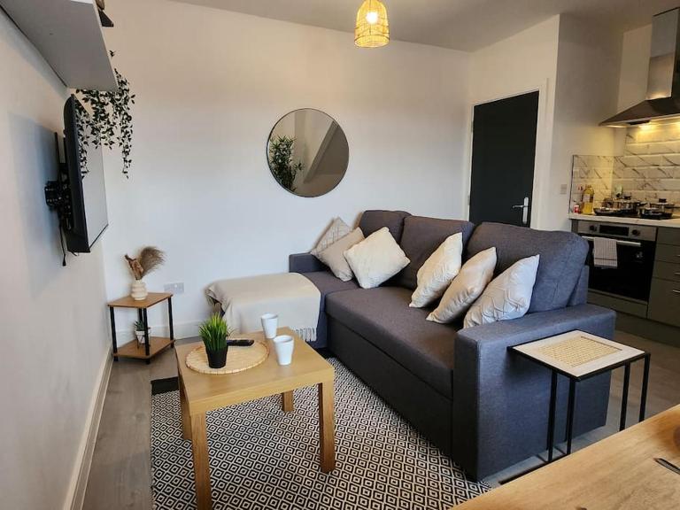 SuperValue Suite 3 - Fast WiFi, Hotel Linen, Keyless Entry, City only 10 Mins - BY PROPERTY PROMISE - Ferienwohnung Cardiff
