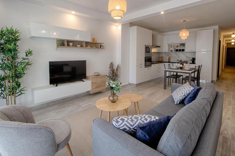 Bright 2 Bedroom 2 Bath Apartment close to sea - B&B San Pawl il-Bahar