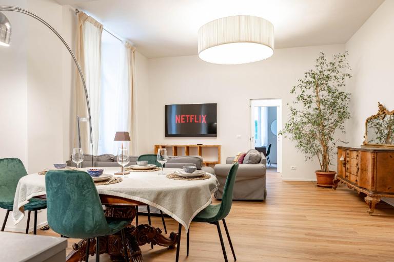 H11 [The Queen's Apartment] Ariston - Centro - B&B Sanremo