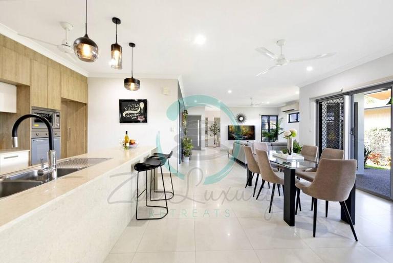 Zenhouse Vista Elegant 5BR Coastal Haven - Chambres d'hôtes Leonora