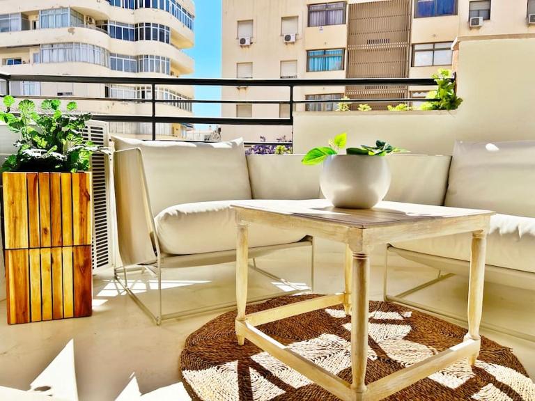 LUXURIOUS BEACH APARTMENT WITH POOL - Chambres d'hôtes Fuengirola