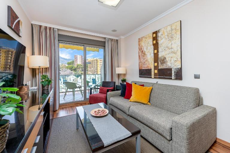 797 HOLIDAY RENTALS - ARCOSUR 4- Elegante apartamento a 1 min de la playa - B&B Arroyo de la Miel