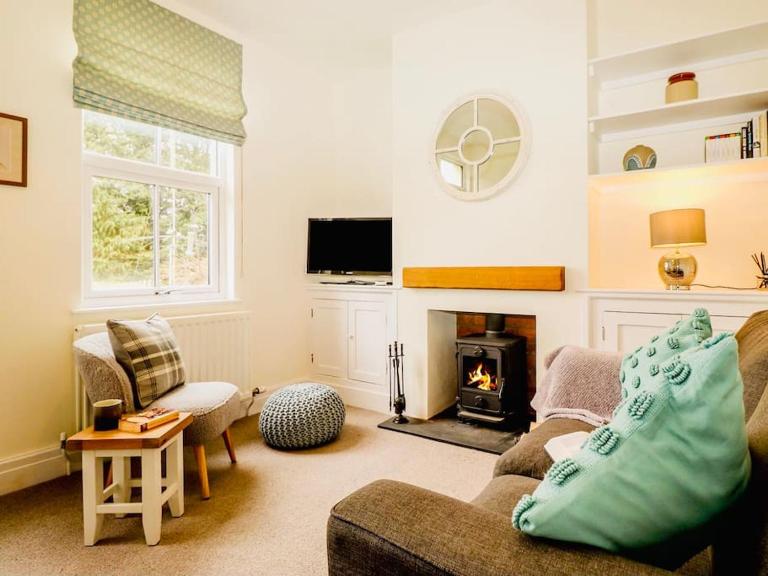 Steam Train Cottage - Lake District Hideaway - B&B Newby Bridge