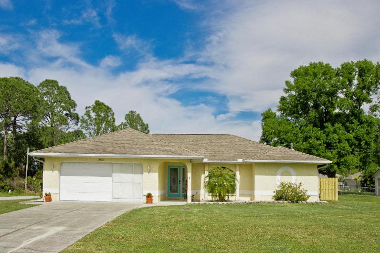 Classic Floridian Oasis w/Pool - B&B North Port