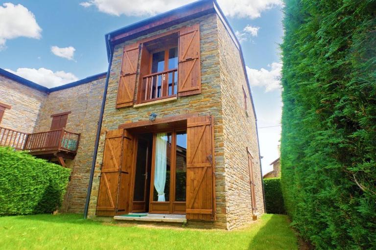 Casa Adosada con jardín y Wifi en Estavar - Ferienwohnung Estavar