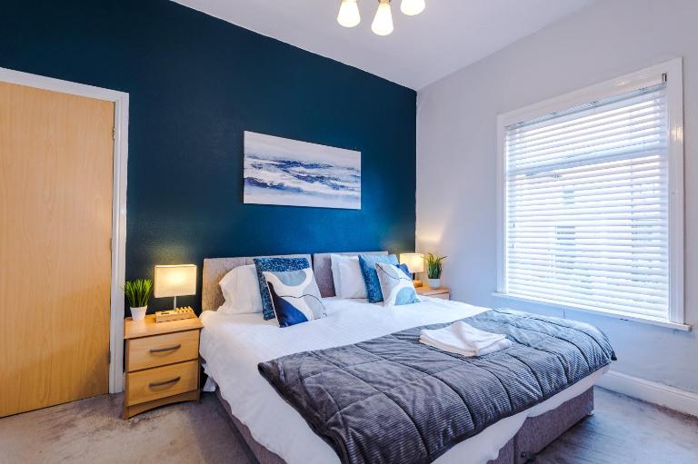 Queens Avenue - Central Chester Home - Sleeps 9 - Bed and Breakfast Chester