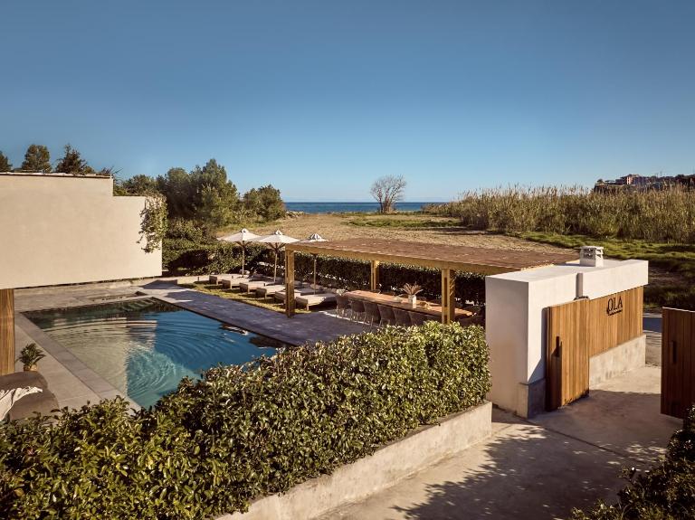 ÒLA Exclusive Residence, with Pool & Beach Access, By ThinkVilla - Bed and Breakfast Tsilivi