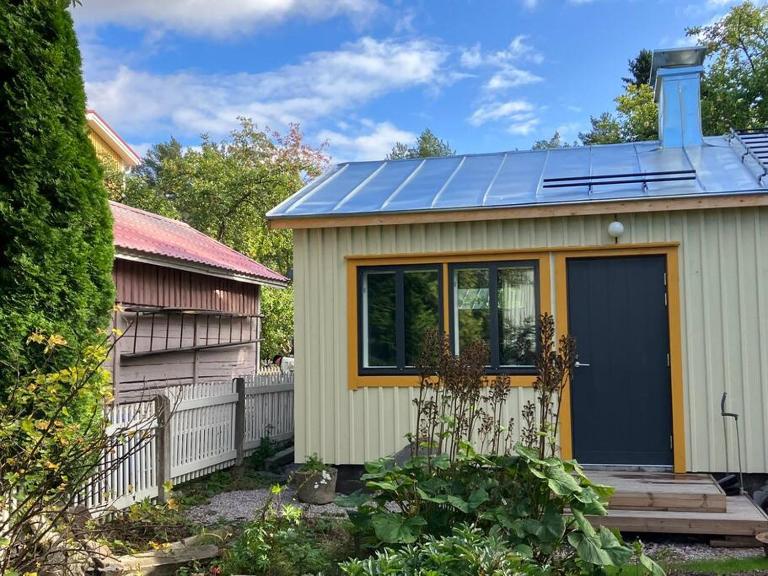 Garden house near centre - B&B Tampere