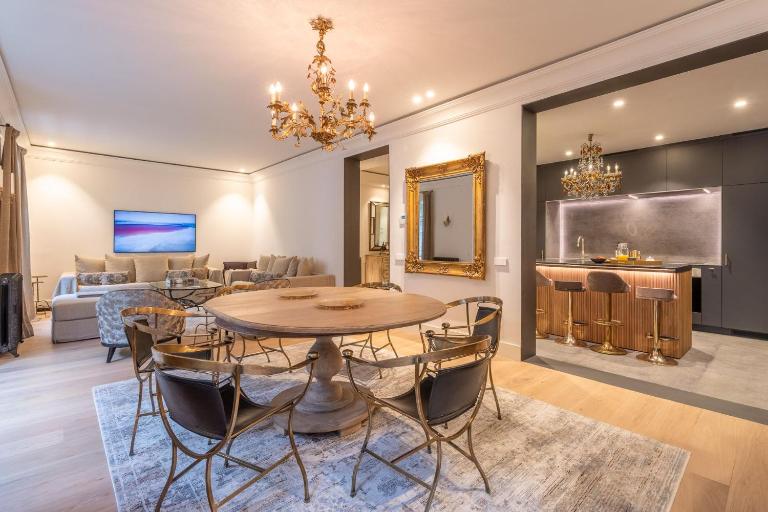 Luxury 3-Bed Apartment in Salamanca, Madrid - B&B Madrid