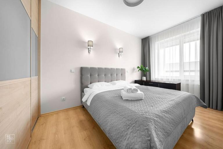 Apartment with cozy balcony by URBAN RENT - B&B Kaunas