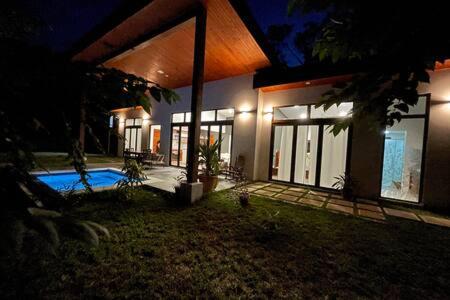 Cheerful 2 bedroom Villa with Pool - B&B Benque Viejo el Carmen
