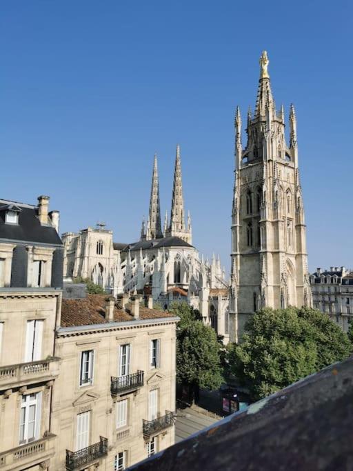 Lumineux appartement sous les toits à Pey Berland - B&B Bordeaux