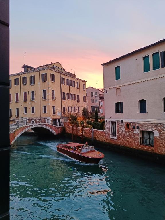 Ca' Dino Venice - Canal View - B&B Venezia