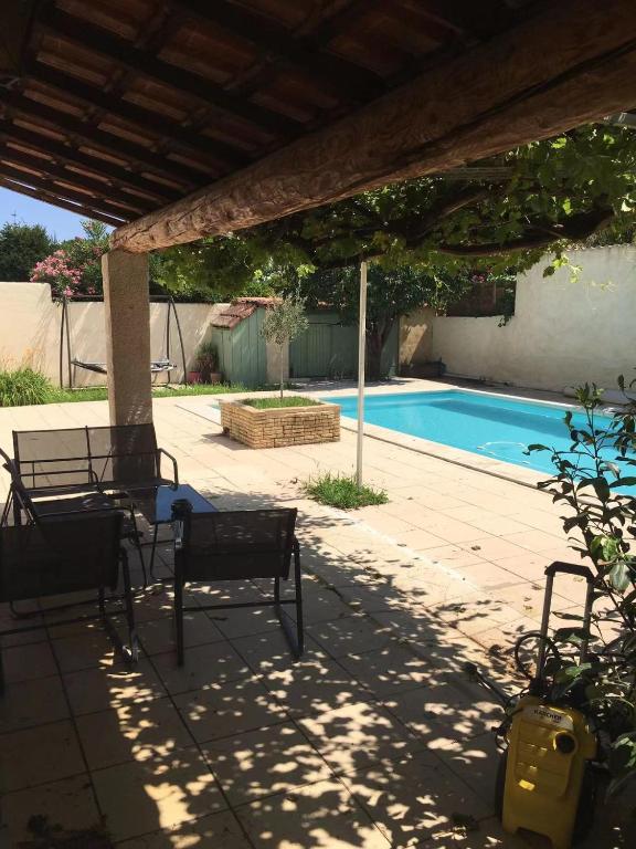 Charmante Maison provençale avec piscine dans Avignon - B&B Avignon