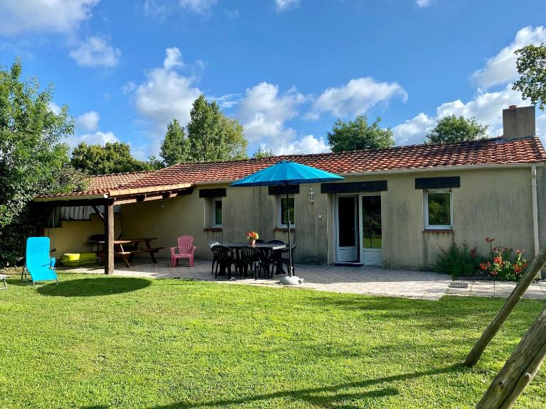 Gîte rural confortable avec jardin clos, proche de Pornic, idéal pour familles, jeux et animaux bienvenus - FR-1-306-1042 - Chambres d'hôtes Frossay
