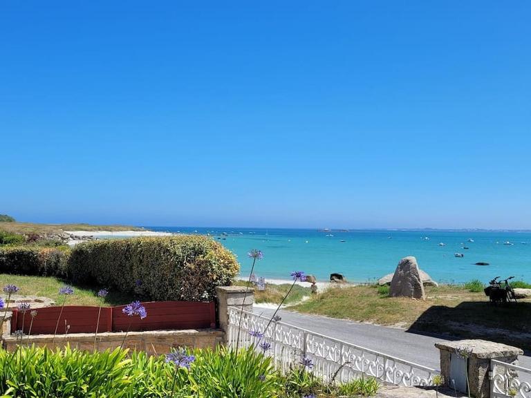 Villa les pieds dans l'eau, vue mer imprenable - B&B Plounéour-Trez