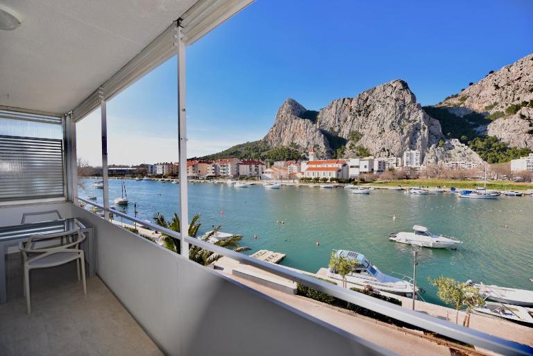 Apartment Ivana Omis - Ferienwohnung Omiš