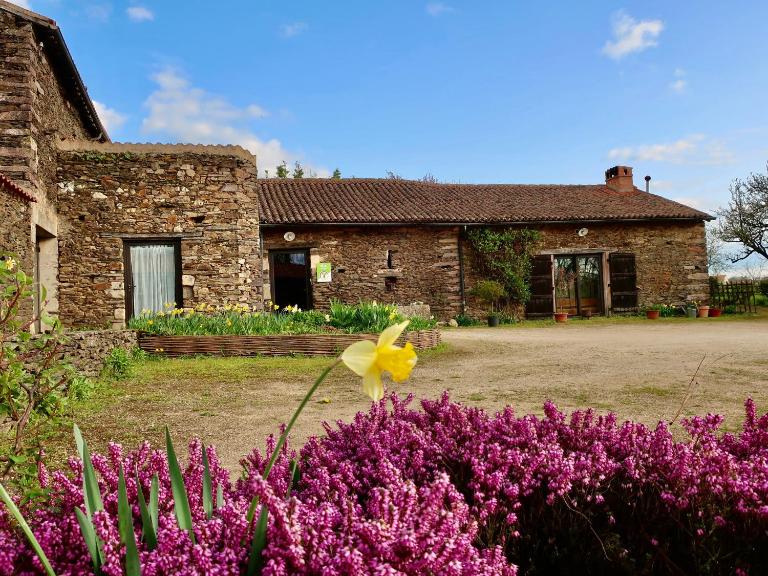 Gîte écoresponsable avec 4 chambres, terrasse et activités, proche LPO, chauffage au sol - FR-1-426-486 - Bed and Breakfast La Tardière