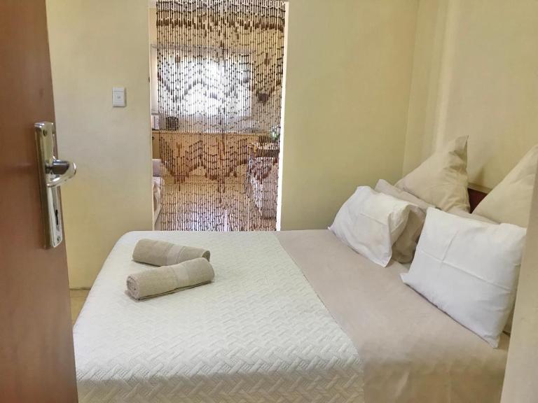 Ezecent Guest House - B&B Meyerton