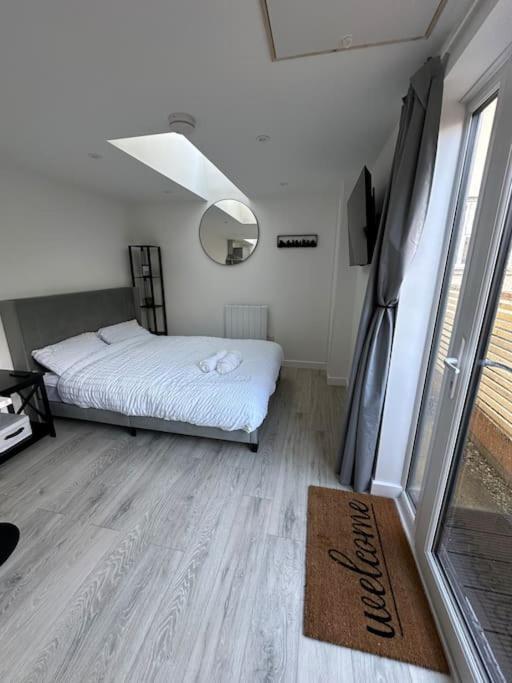 Whitsun Studio - Brand New listing! - Bed and Breakfast Bristol
