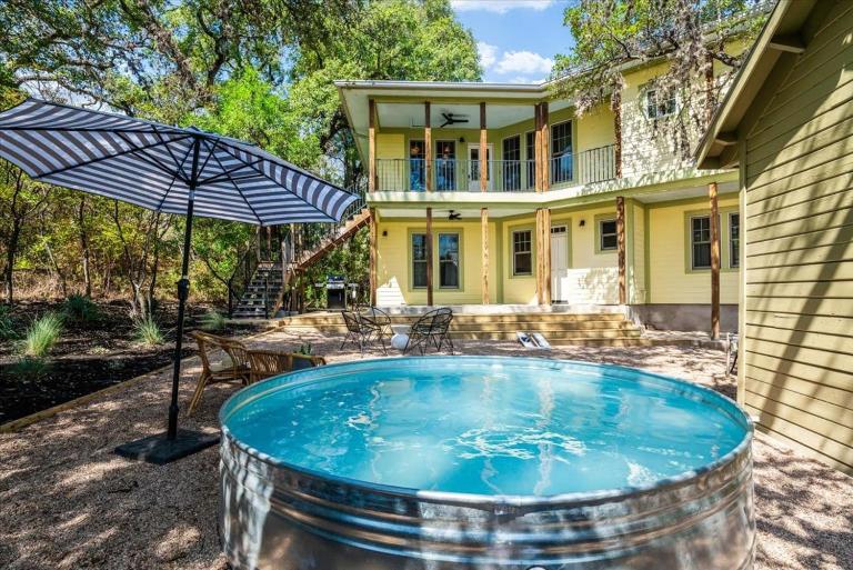 Urban Cowboy Villas - Heart of 704 - Bed and Breakfast Austin