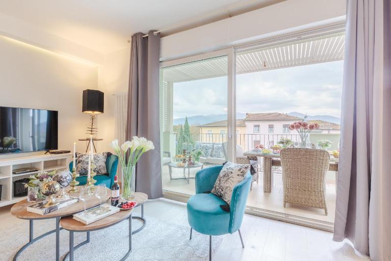 Serenity Vista Penthouse with Terrace in the City - B&B Lucca