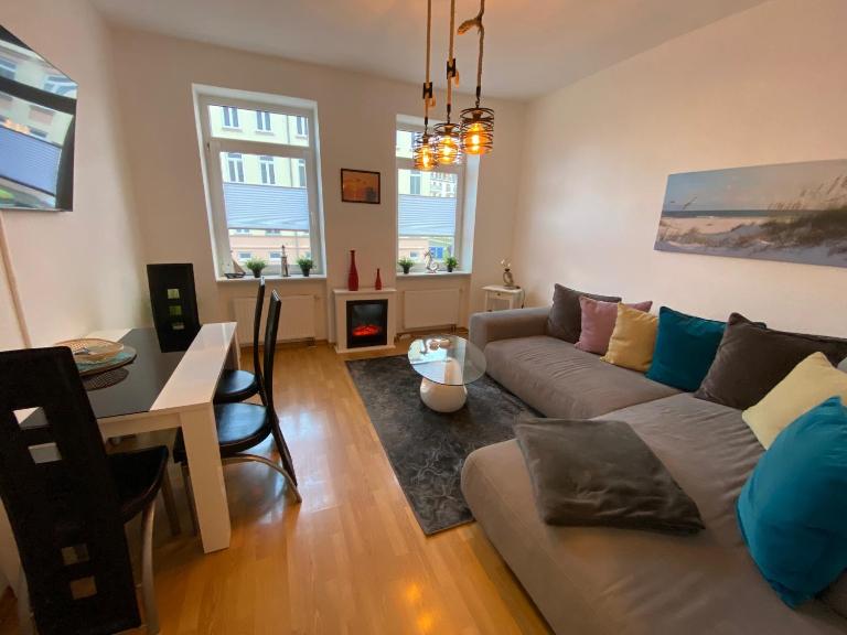 ZUR SCHLEUSE - Ferienwohnung bis 6 Personen mit gem Garten - B&B Rostock