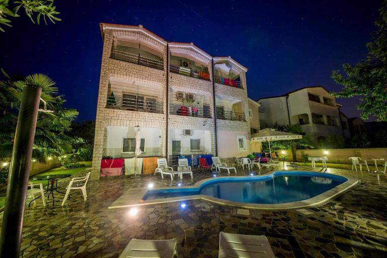 Villa Baldi -Apartmani Danny - Chambres d'hôtes Tar