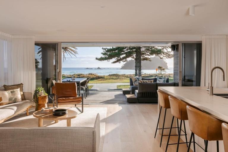 36 Marine - Unparalleled beachfront luxury - B&B Mount Maunganui