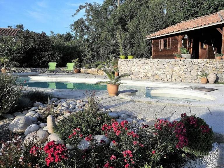 Villa spacieuse avec Piscine Privée et Jacuzzi - 6 Personnes - Chauzon - FR-1-697-34 - Ferienwohnung Chauzon