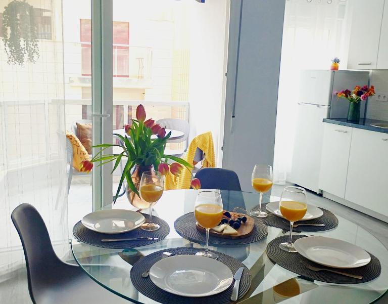 Apartment Dinamarca with 2 bedrooms, 50 mts from the beach - B&B Torrevieja