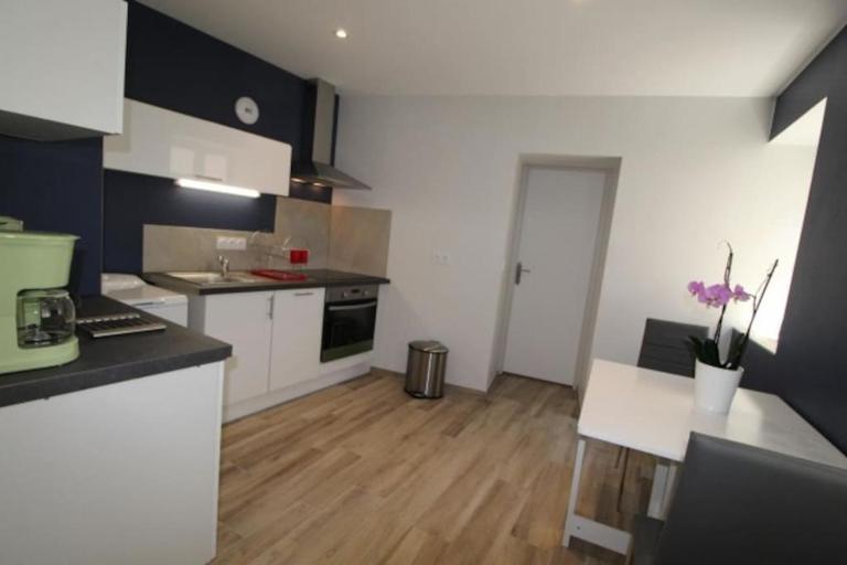 Petit appartement confortable - Bed and Breakfast Châteaubourg