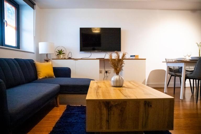 Close To Leeds City, Spacious, Sleeps 4, - B&B Bayston Hill