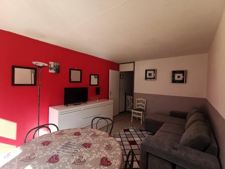 Appartement 6 pers. face aux pistes, balcon sud, TV, cuisine équipée, ski-in/ski-out, La Mongie - FR-1-404-78 - B&B La Mongie