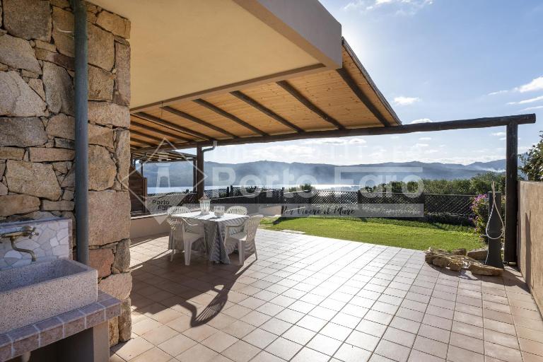 L301 - Bilocale caposchiera con giardino e vista sulla spiaggia di Porto Mannu - Chambres d'hôtes Palau