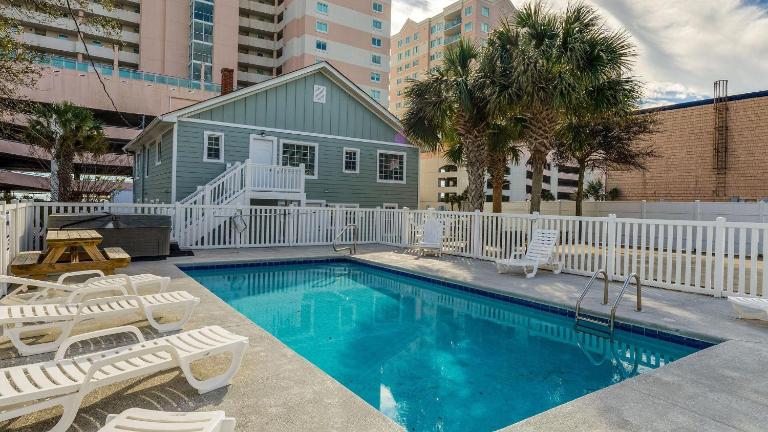 Ocean Pearl - 2nd Row - Beach House - Crescent Beach - B&B Myrtle Beach