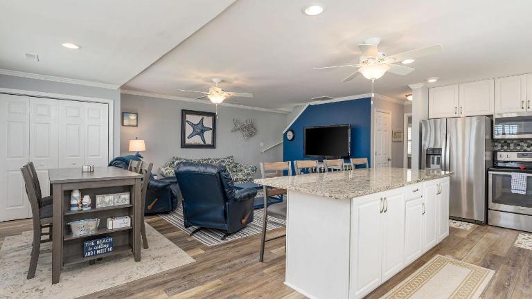 Flip Flop Inn - 3rd Row - Cherry Grove Section - B&B Myrtle Beach